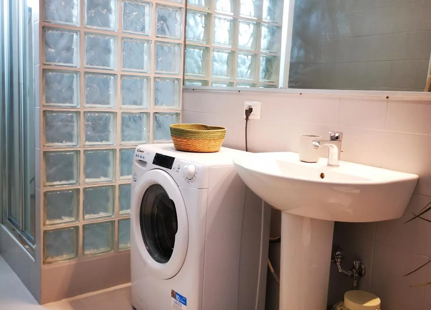 Spacious Apartment 50 Meters From The Metro Milano İtalya