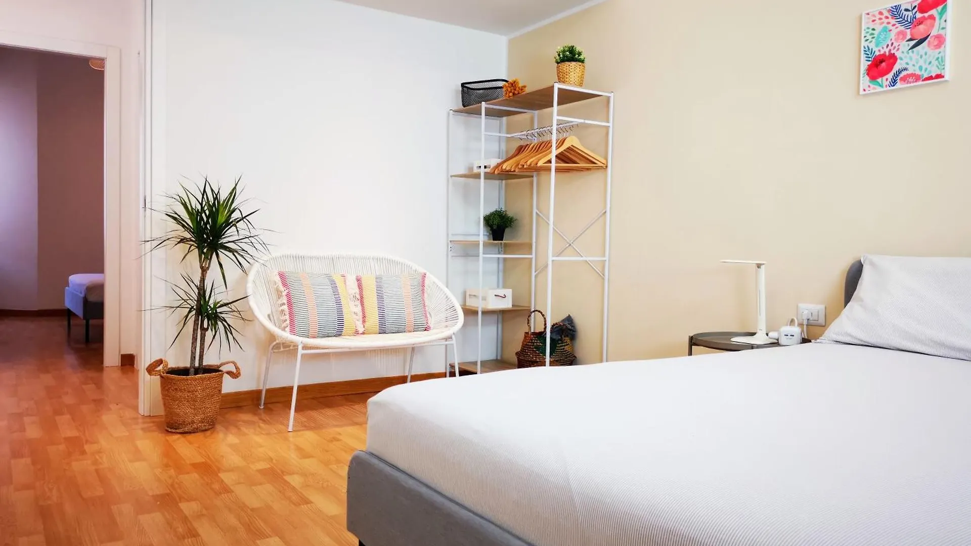 Spacious Apartment 50 Meters From The Metro Milano 0*,
